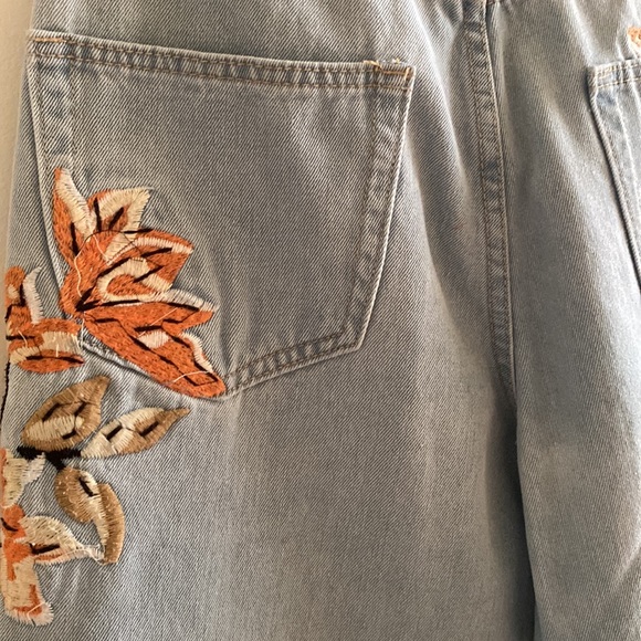 ZAFSI BLINGS Floral Embroidered Mom Jeans - Picture 10 of 10